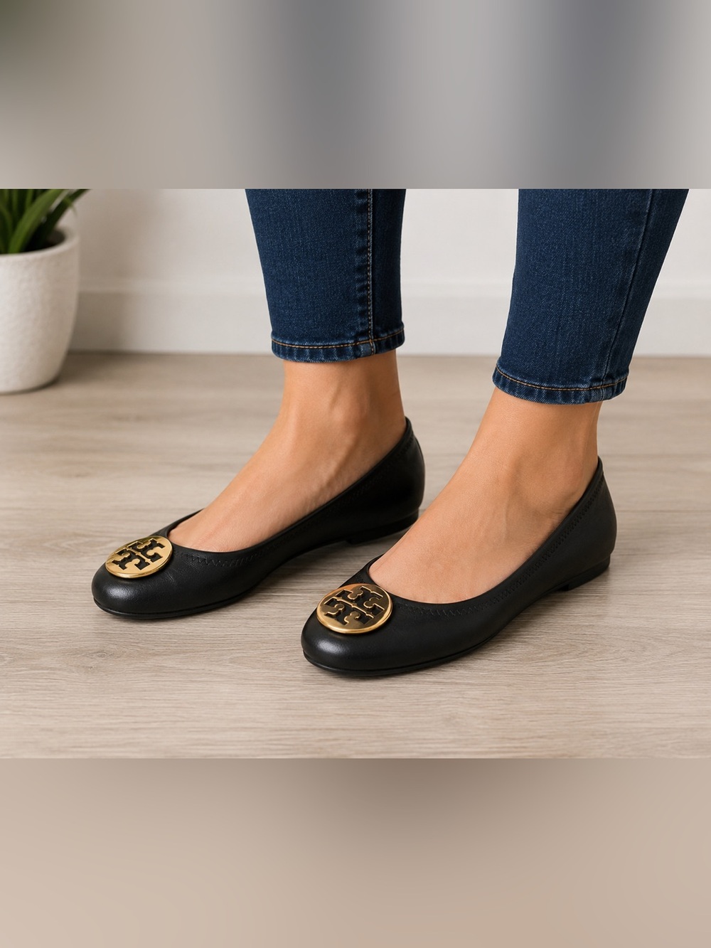 Tory Burch Black Leather. Ballet Flats with Gold Logo Medallion. Size 8